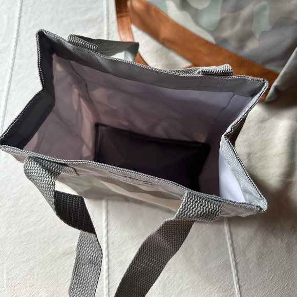 Thirty-one purse & mini tote set - Picture 7 of 9